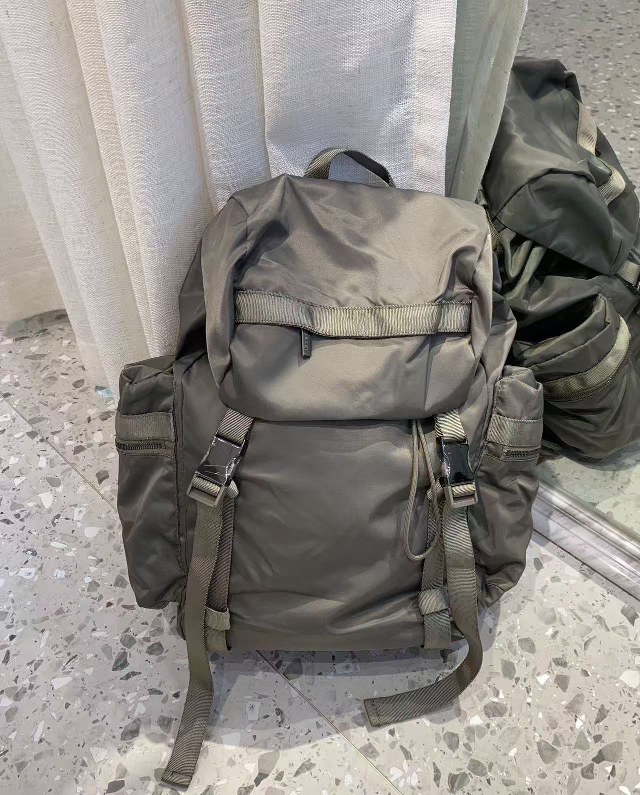 Dual-Compartment 25L Hiking Backpack with Cap